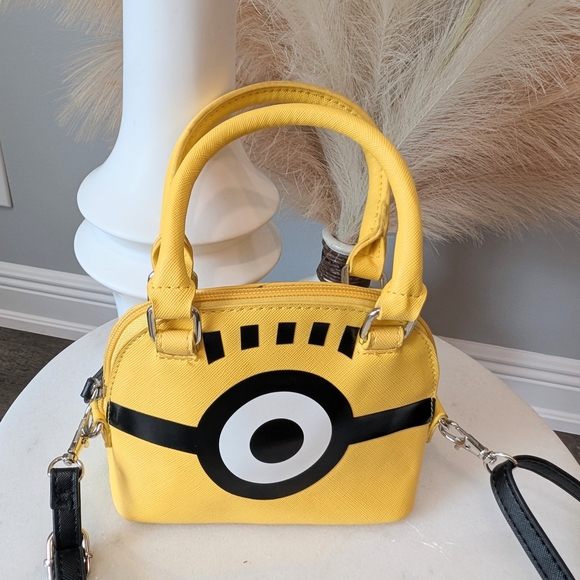 Universal Studios Vibrant Yellow Mini Minion Bag - Picture 8 of 8